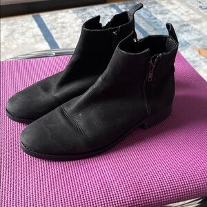 Men's Black Chukka Boots with Side Zip - Sleek Everyday Style